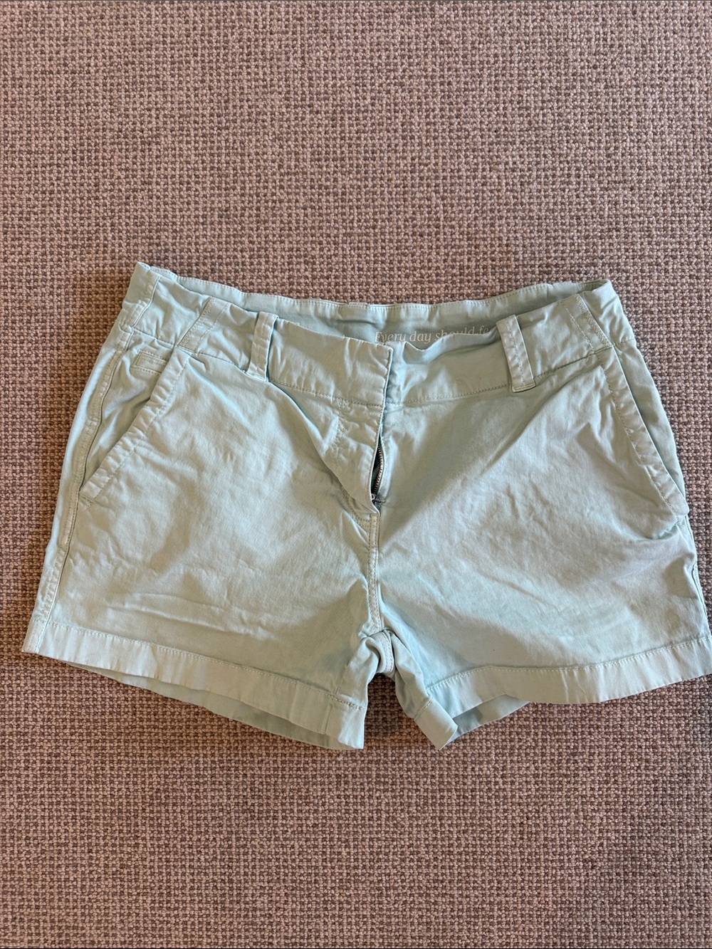 Vineyard Vines cotton twill shorts - size 6